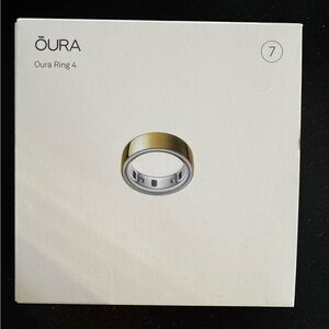 Oura Ring 4 in Elegant Gold and Silver as 7